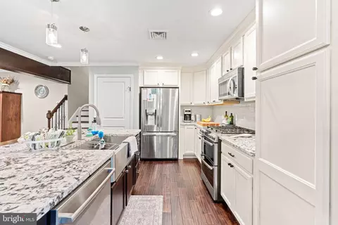 Kitchen - 205 E Glenn Rd, Hershey, PA 17033 photo 5 of 6