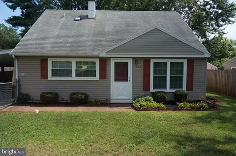 1052 Spruce St, Middletown, PA 17057