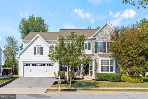 941 Powder Horn Dr, Hummelstown, PA 17036