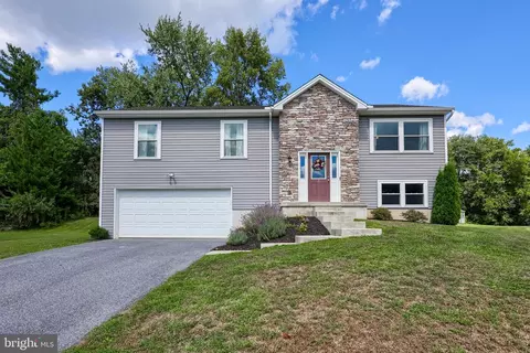 6 Swansea Dr, Middletown, PA 17057