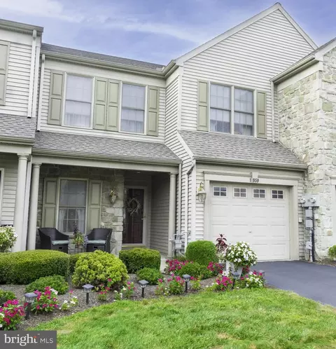 1959 Deer Run Dr, Hummelstown, PA 17036