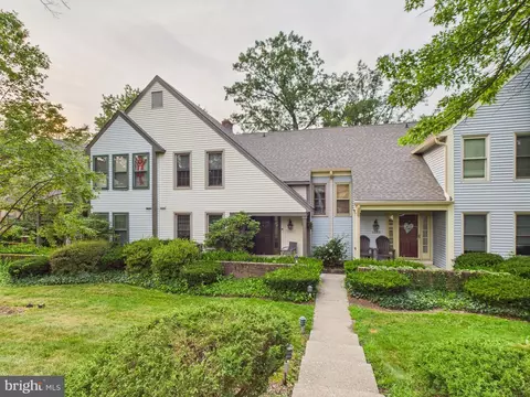 1124 Peggy Dr, Hummelstown, PA 17036