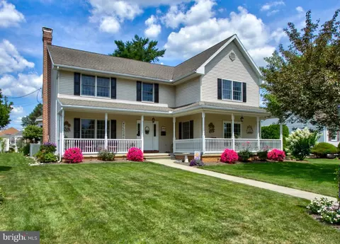 3 Runyon Rd, Hummelstown, PA 17036