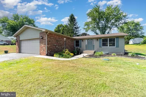 120 Denison Dr, Dauphin, PA 17018