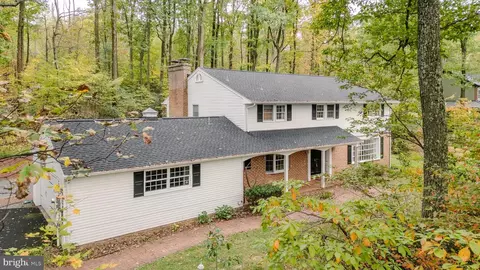 2221 Mockingbird Rd, Harrisburg, PA 17112