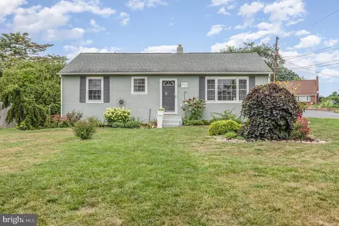 5332 Earl Dr, Harrisburg, PA 17112