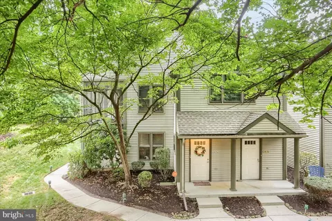 547 Roslaire Dr, Hummelstown, PA 17036