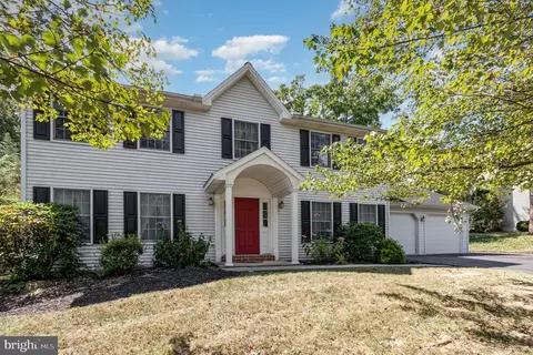 4443 Dunmore Dr, Harrisburg, PA 17112