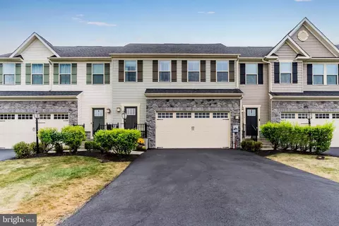 4048 Silver Charm Ct, Harrisburg, PA 17112