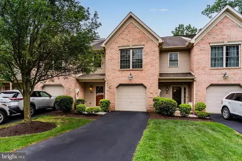 541 Pond View Ct, Harrisburg, PA 17110