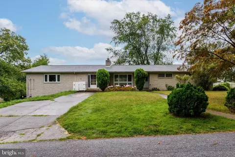 6041 Briar Dr, Harrisburg, PA 17111
