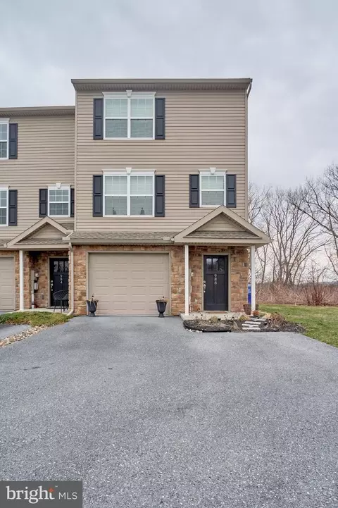 988 Gregs Dr, Harrisburg, PA 17111