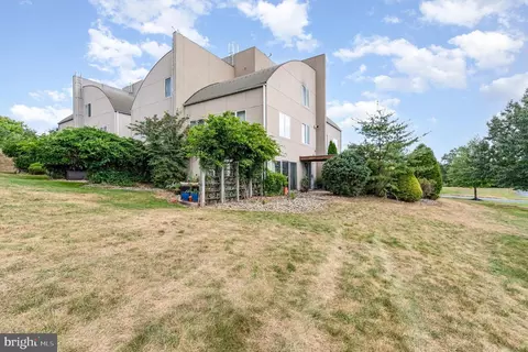 414 Blue Ridge Cir, Harrisburg, PA 17110