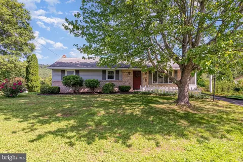 424 Vesta Dr, Dauphin, PA 17018