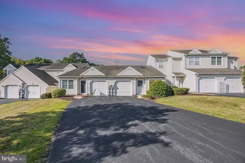 1542 Spring Knoll Ct, Harrisburg, PA 17111