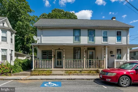 21 Race St, Highspire, PA 17034