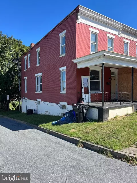 2028 Briggs St, Harrisburg, PA 17103