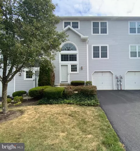 6139 Spring Knoll Dr, Harrisburg, PA 17111