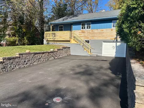4052 Locust Ln, Harrisburg, PA 17109