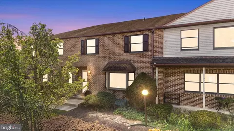 3845 N Sarayo Cir, Harrisburg, PA 17110