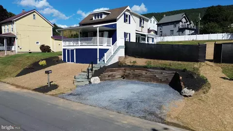 526 Center St, Lykens, PA 17048