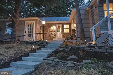 344 S Crawford Rd, Hummelstown, PA 17036