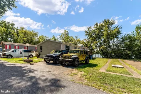 68 Lake Dr, Middletown, PA 17057