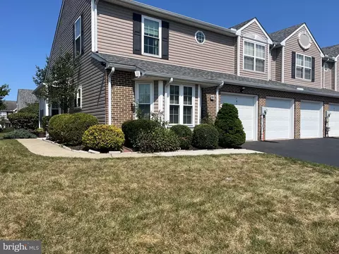 101 Merlin Dr, Hummelstown, PA 17036