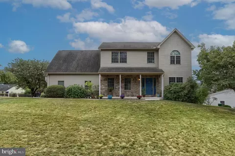 954 Debra Dr, Hummelstown, PA 17036