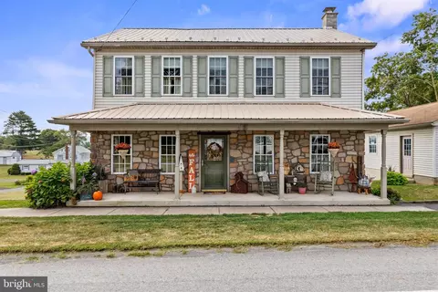 187 W Market St, Berrysburg, PA 17005
