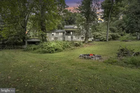 2423 Schoolhouse Rd, Middletown, PA 17057