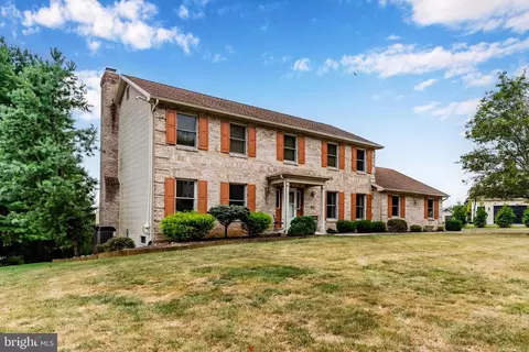 2415 W Bayberry Dr, Harrisburg, PA 17112