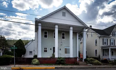 100 W Broad St, Elizabethville, PA 17023
