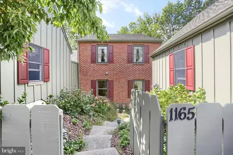 1165 Wicklow Ct, Hummelstown, PA 17036