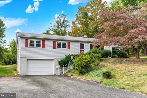 1670 Hicks Dr, Dauphin, PA 17018