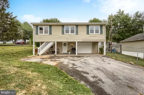 1880 Longview Dr, Middletown, PA 17057