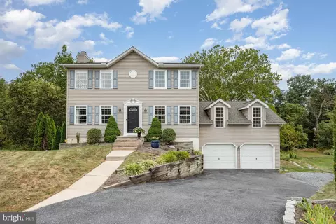 8495 Kensi Ct, Hummelstown, PA 17036