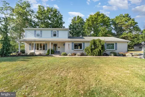 32 Lauren Ln, Halifax, PA 17032