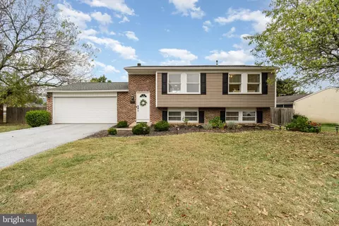 4317 Beaufort Hunt Dr, Harrisburg, PA 17110