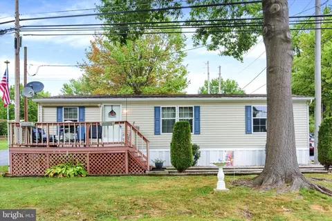 1 Rovak Dr, Middletown, PA 17057