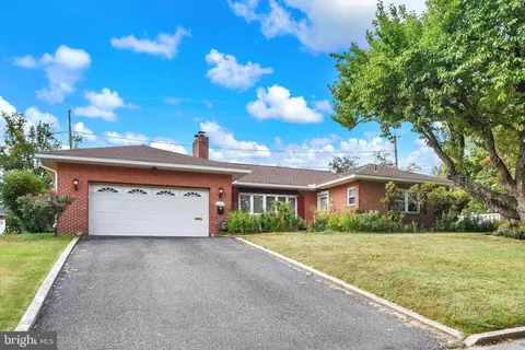 3801 Bonnybrook Rd, Harrisburg, PA 17109