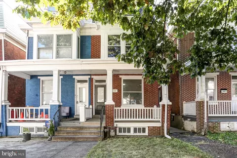 1635 Berryhill St, Harrisburg, PA 17104