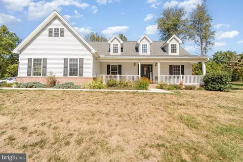 735 Hunt Meadow Dr, Dauphin, PA 17018
