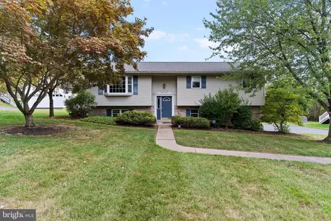 7 Dorchester Rd, Hummelstown, PA 17036