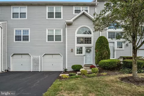 6141 Spring Knoll Dr, Harrisburg, PA 17111