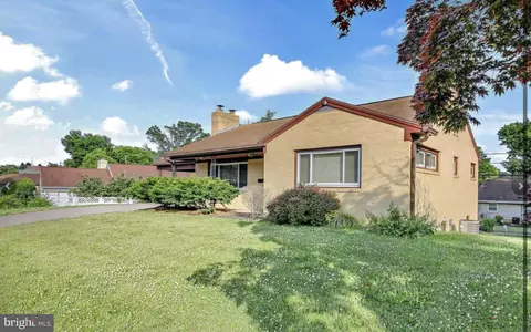3117 Union Deposit Rd, Harrisburg, PA 17109