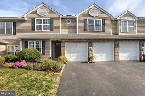 122 Kestrel Ct, Hummelstown, PA 17036