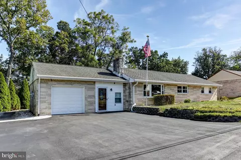 24 Arwin Dr, Hummelstown, PA 17036