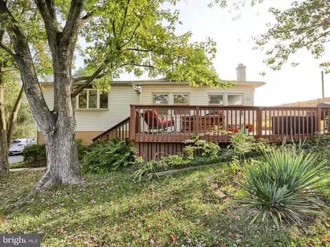7360 Manor Dr, Harrisburg, PA 17112
