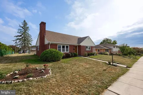 Exterior - 428 Beech Ave, Hershey, PA 17033 photo 3 of 10